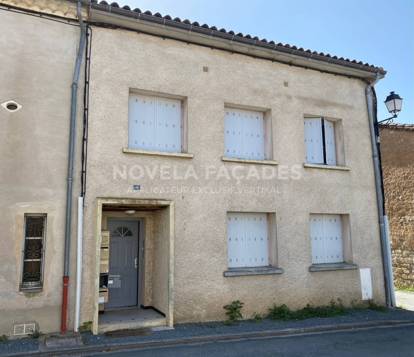 Façades Novela Maison Beige Fermée