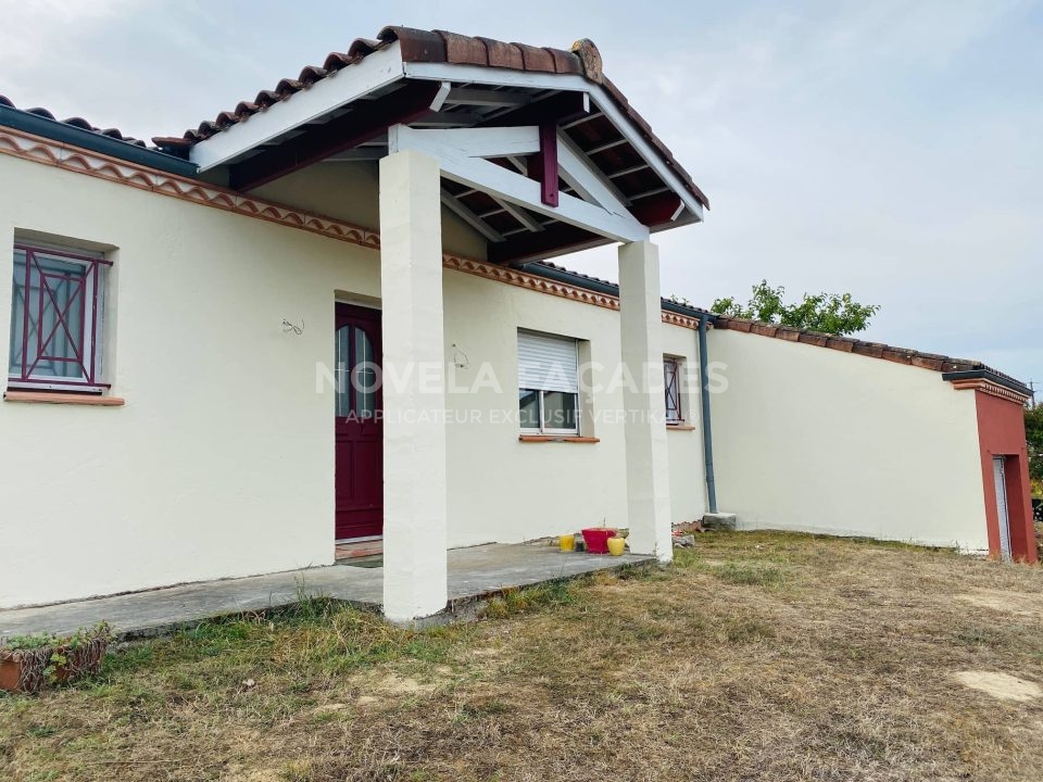 Maison blanche avec Novela Façades.